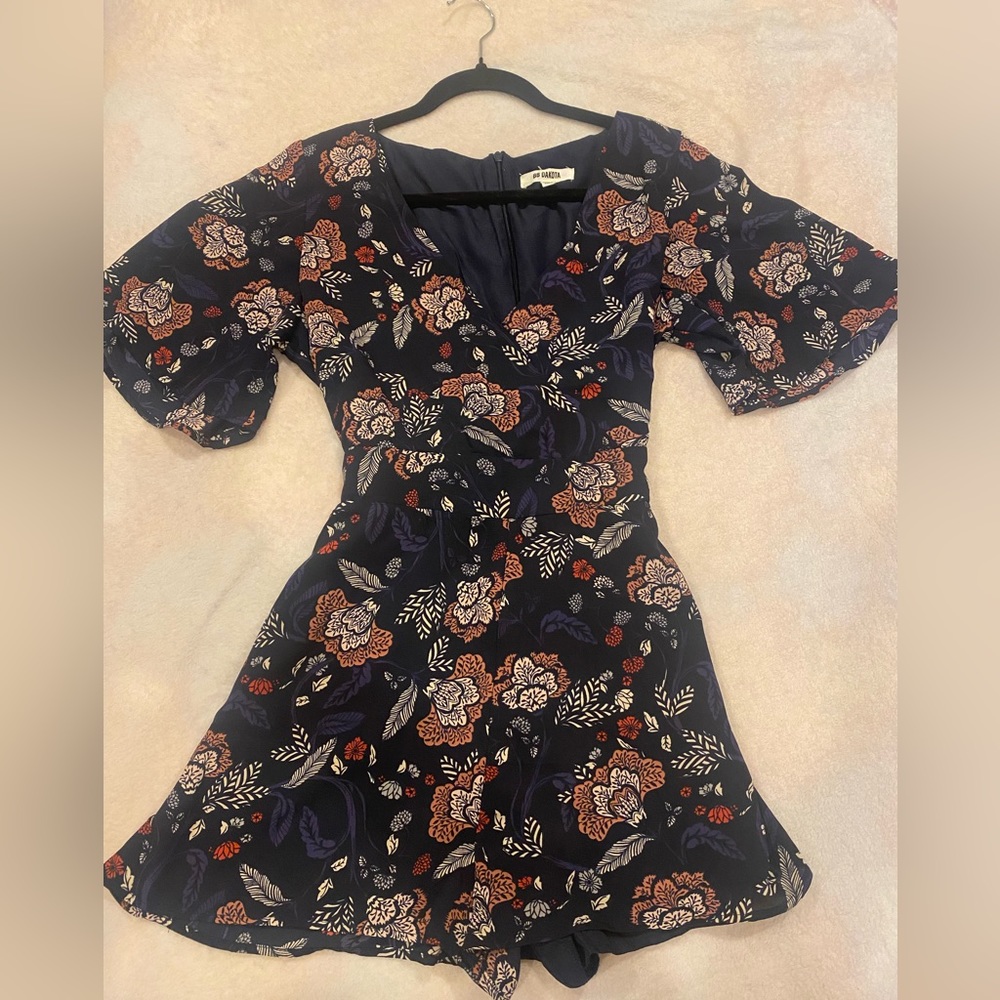 BB Dakota Adelaide Printed Wrap Romper, size 6